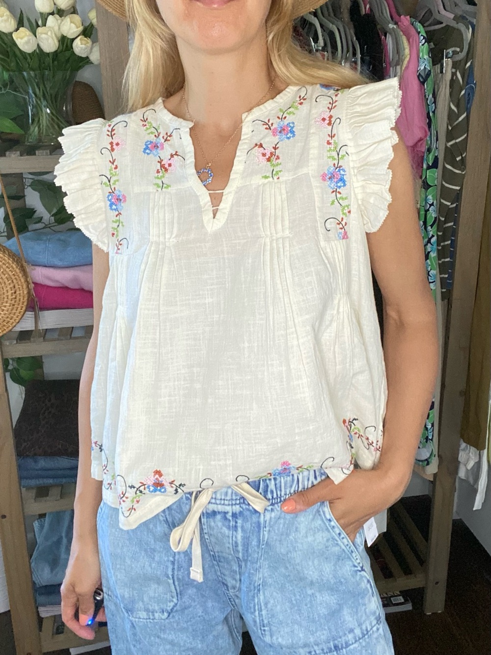 JENNIFER & GRACE Ecru Embroidered Ruffle Sleeve Cotton Top! 🐚 - Picture 6 of 16